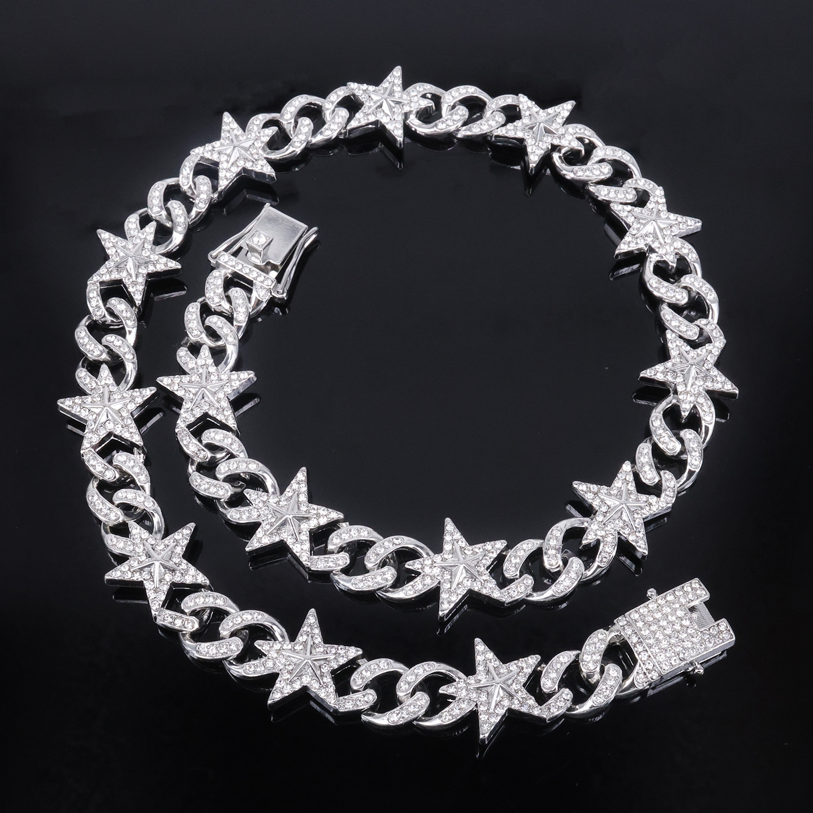 Elegant Hip-Hop Inspired Diamond Encrusted Neckpiece with Intricate Star Motif