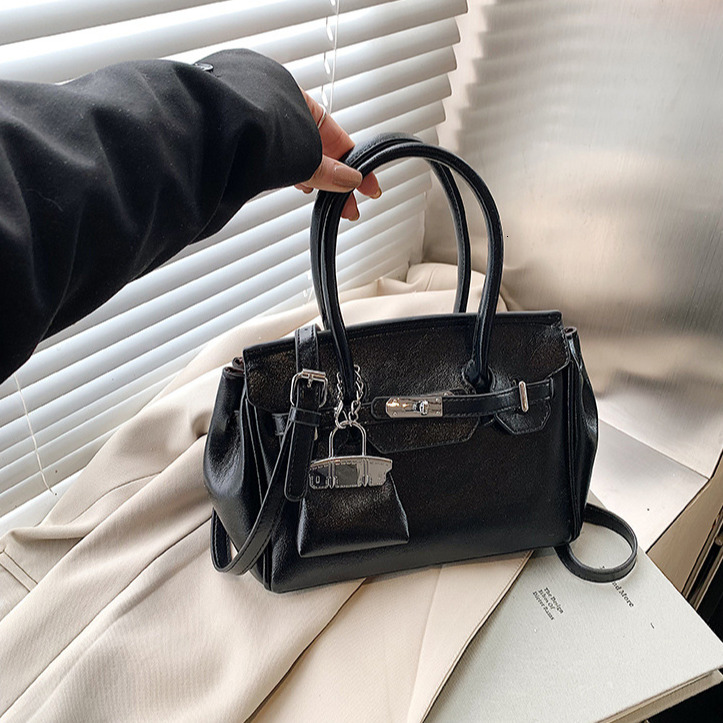 2025 Free Shipping Designer Women's Bag High-end Texture Large Capacity Handbag Fashionable Buckle Strap Single Shoulder Crossbody Bag Casual Com