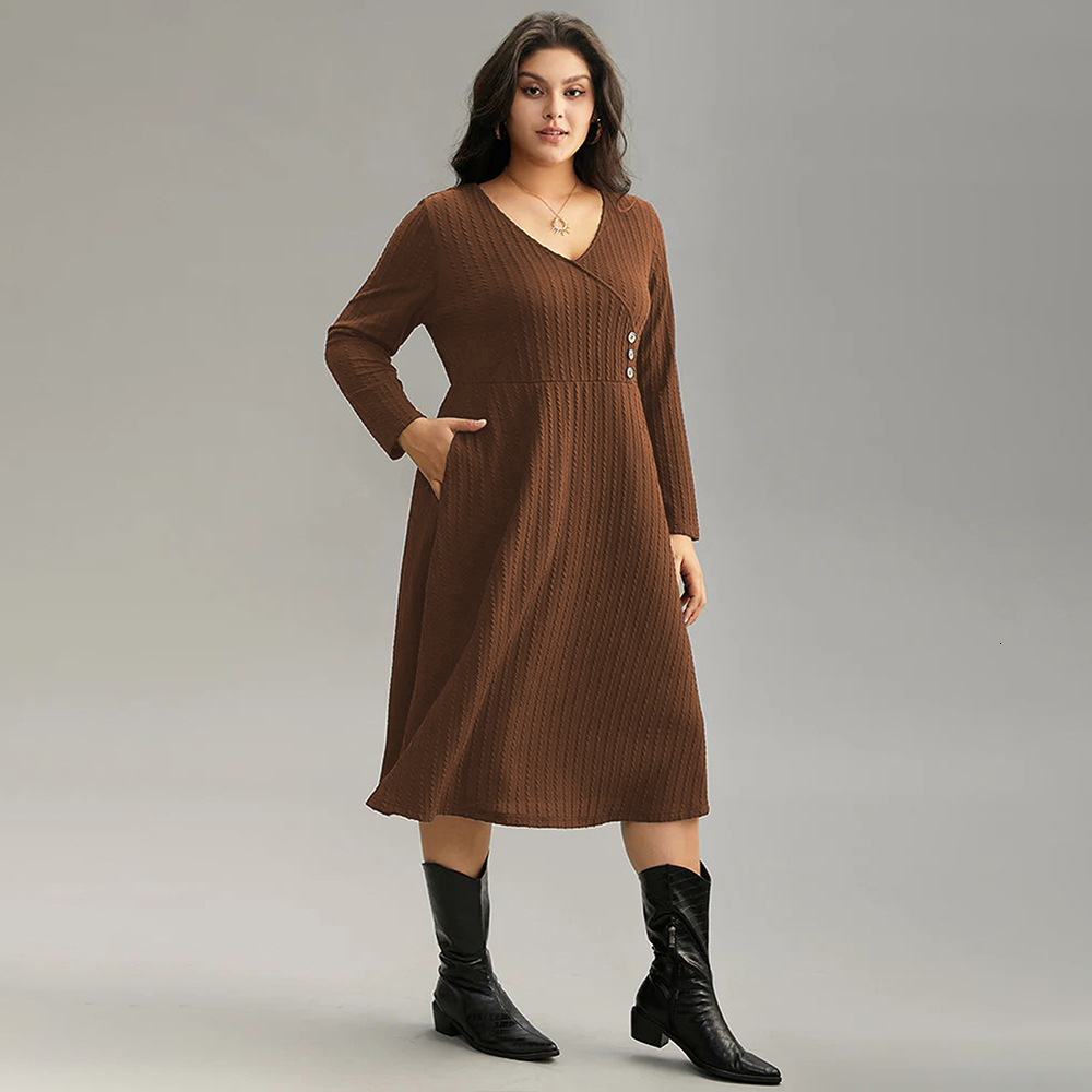 Plus Size Womens Fashion Simple V-neck Dress Autumn and Winter New Versatile Commuting Style Mid Length Skirt