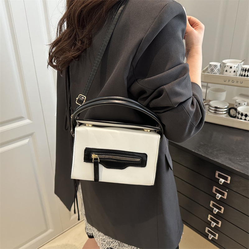 2025S designer large capacity stylish daily commuting contrasting color women personalized zipper summer new shoulder crossbody handbag small square b