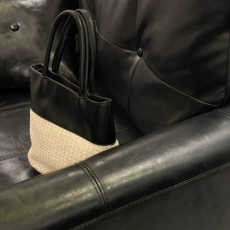 New Versatile Summer Large Capacity Straw Woven Bag and Korean Niche Holiday Womens Bag Single Shoulder Crossbody Fenghong