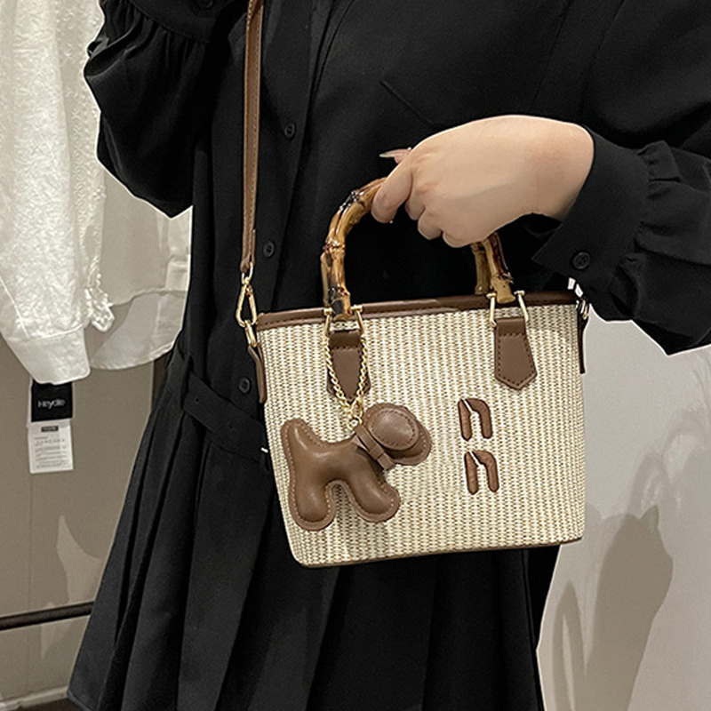 2025S designer women's bag fashion versatile shoulder bag casual small bag light luxury crossbody bag commuting handbag leather woven bag