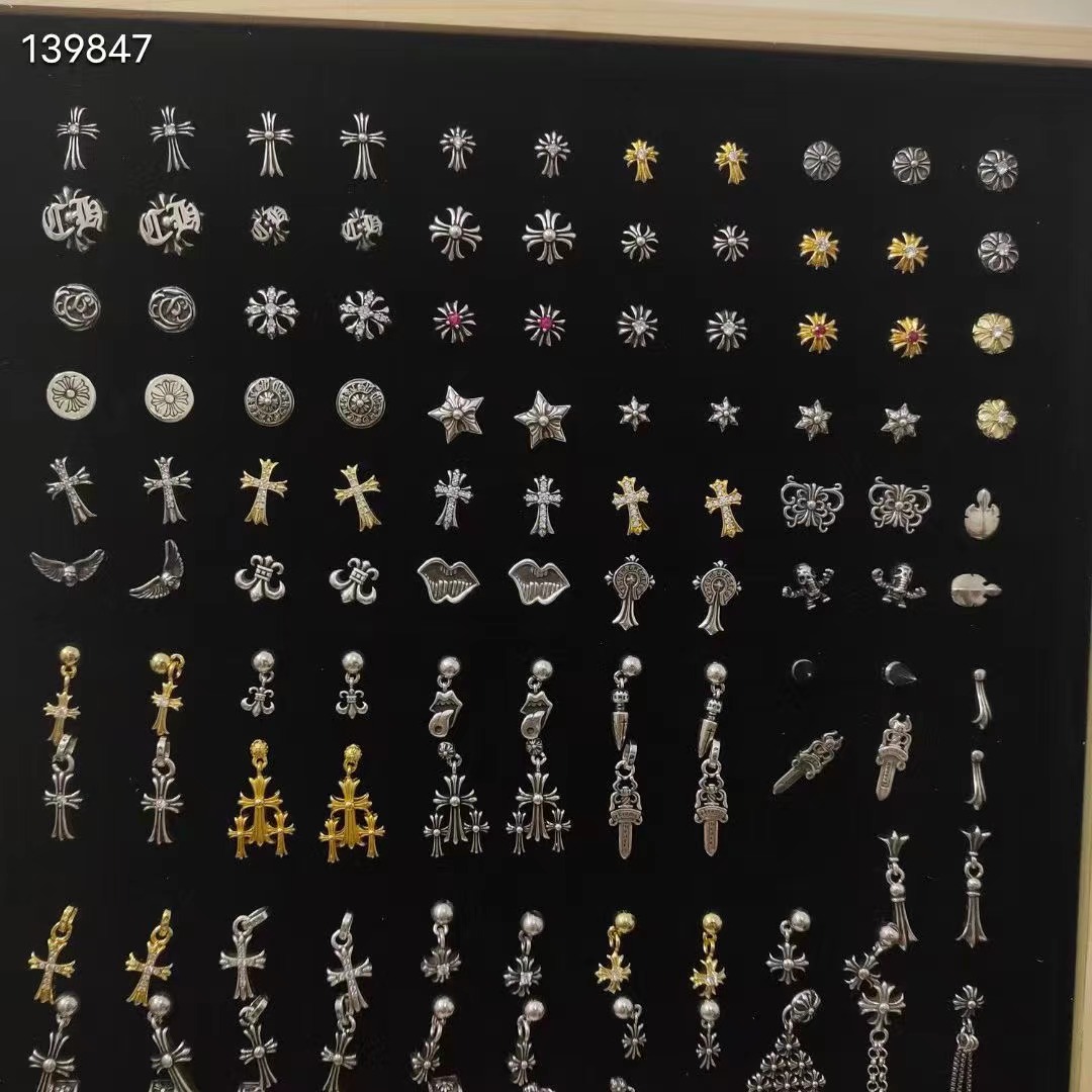 Designer Chromes Vintage Cross Stud Earings Woman Thai Sier Classic Design Earrings Hip Hop Plated 14K Gold Earring Valentines Day For Women Jewlery T46 Db2