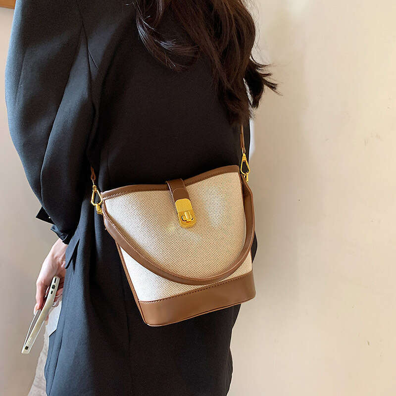This year's popular niche 2025 women's summer stylish versatile crossbody hand-held bucket bags, new styles with unique and elegant temperam