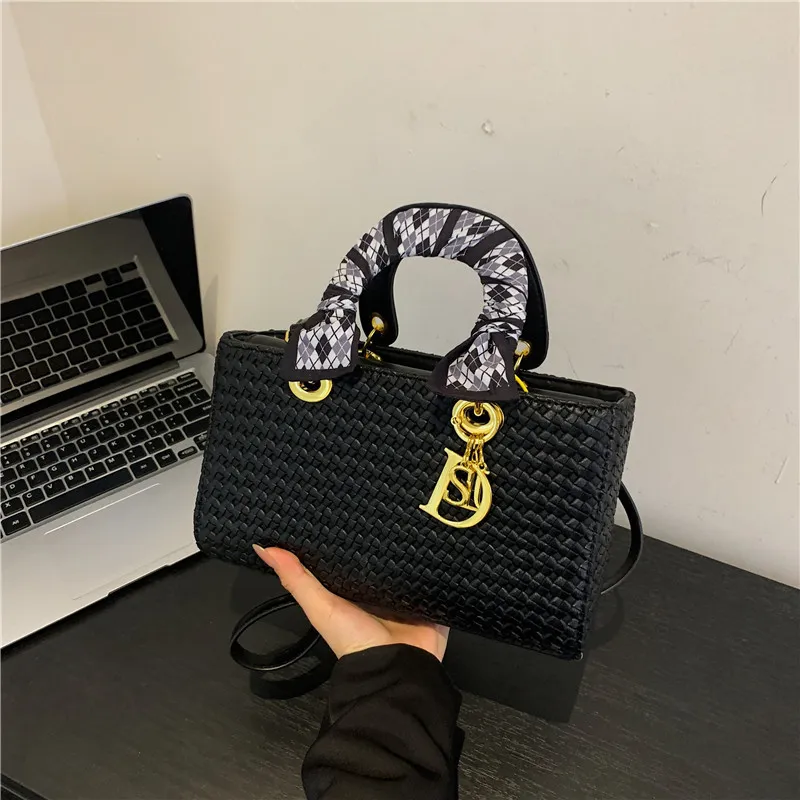free shipping designer shoulder bags 2025 Spring New Fashionable Knitting Crossbody Artwork Bag for woman