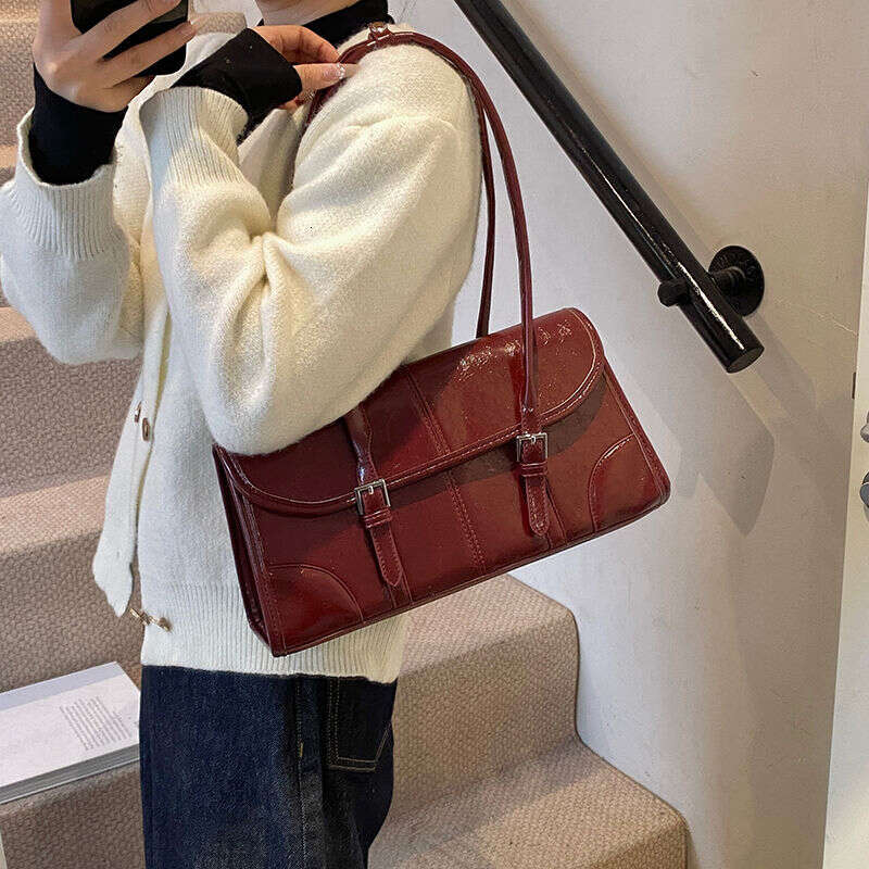 free shipping oil sensitive wax leather armpit for women 2025 new trendy stick winter commuting shoulder bag