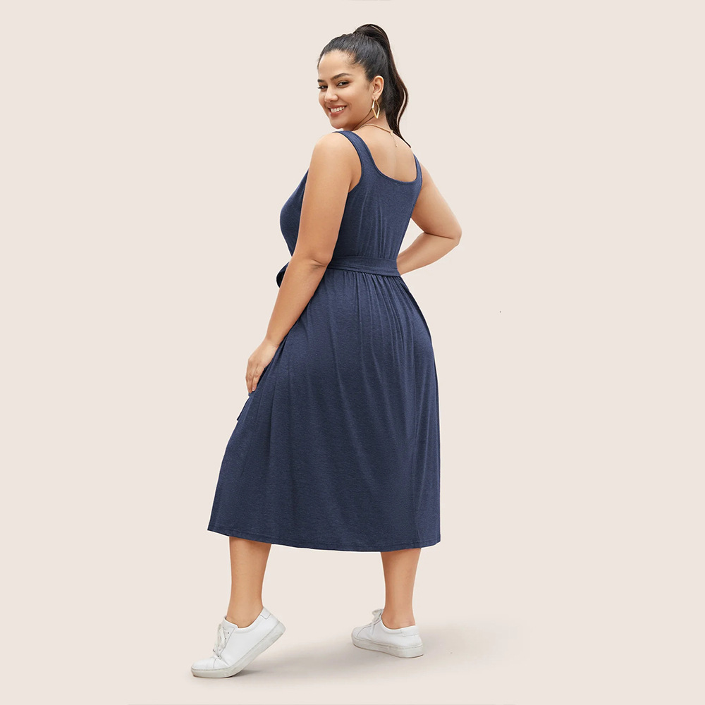 Plus Size Womens Elegant Style Square Neck Sleeveless Dress with Waist Cinching and A-line Long Skirt