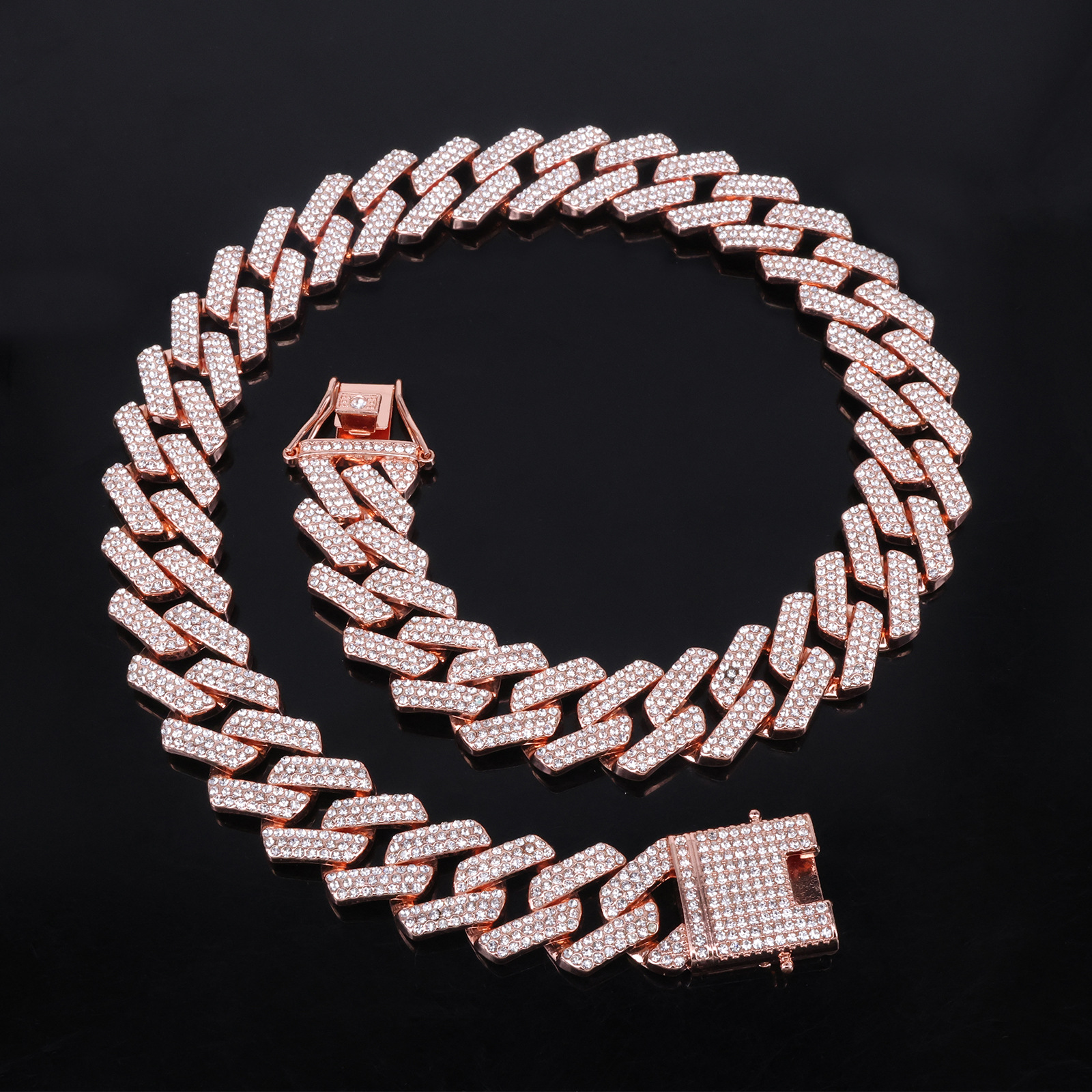 Trendy Thicc Neckwear: Eye-Catching Multi-Stone Pendant Necklace by Popular Demand