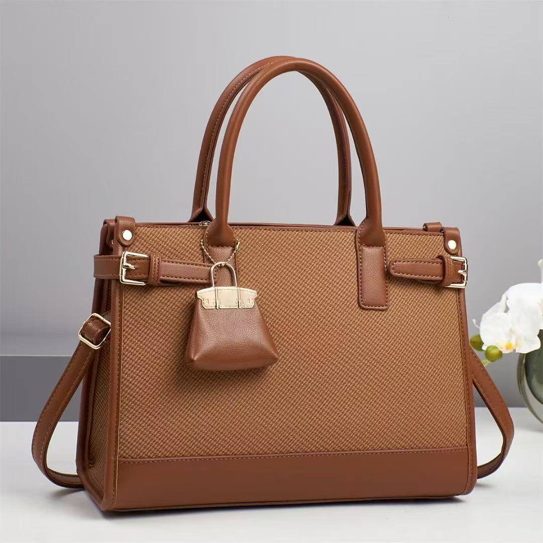 2025S designer new trendy fashion handbag large capacity atmospheric middle-aged mother women crossbody commuting bag
