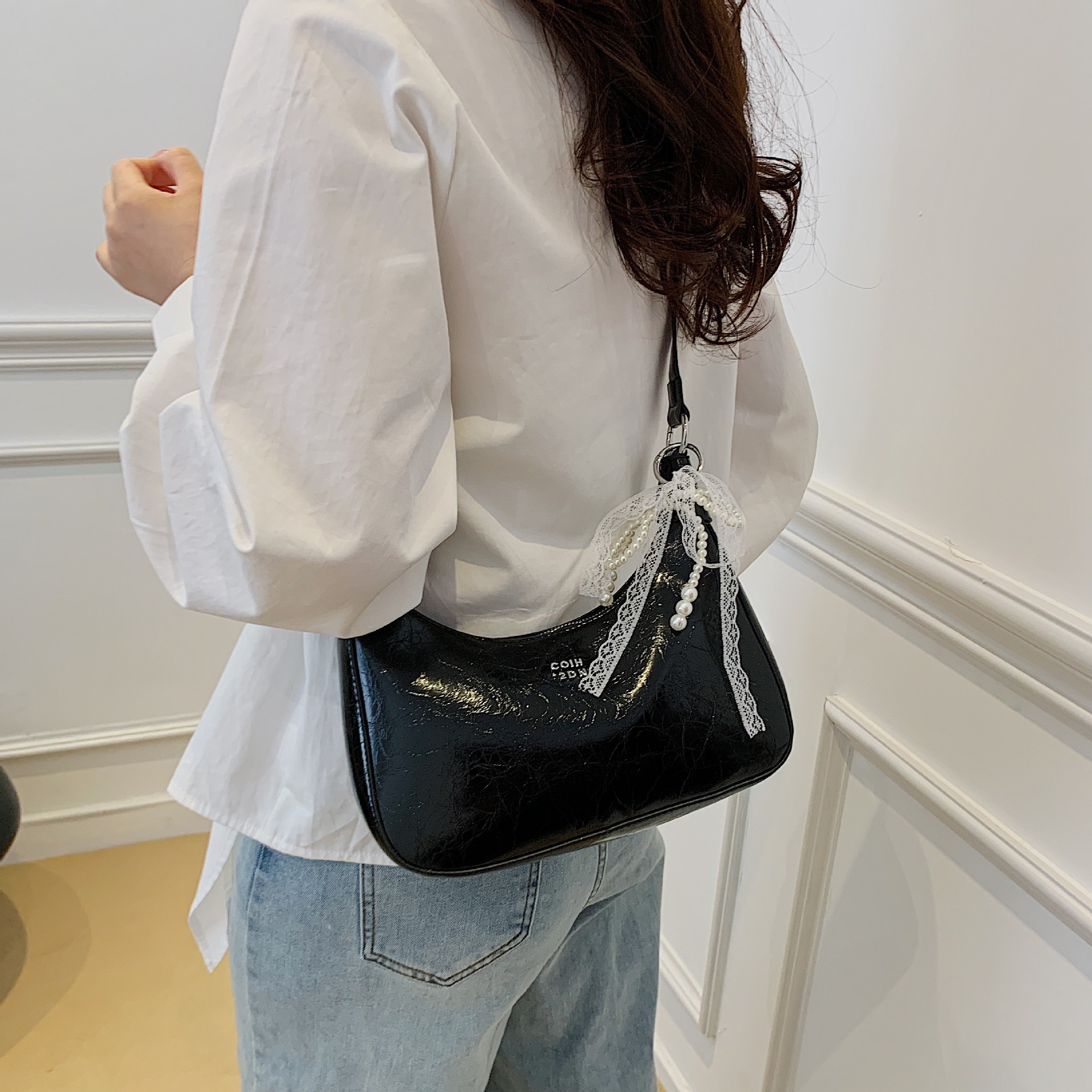 2025S designer high-end sense niche women new trendy summer style shoulder wrinkled texture underarm bag