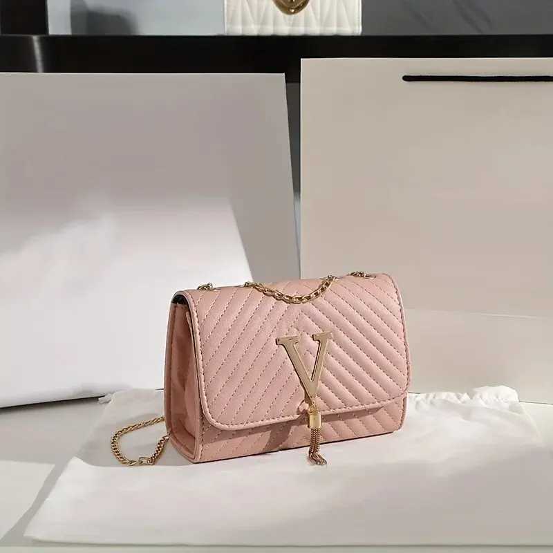 Fashion Chain Crossbody Bag Womens Quilted Shoulder Bag Luxury Tassel Decor Square Purse M250516