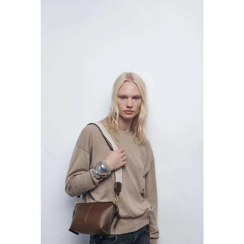 New 2025 high-end small crossbody new women's simple and versatile fashionable shoulder bag
