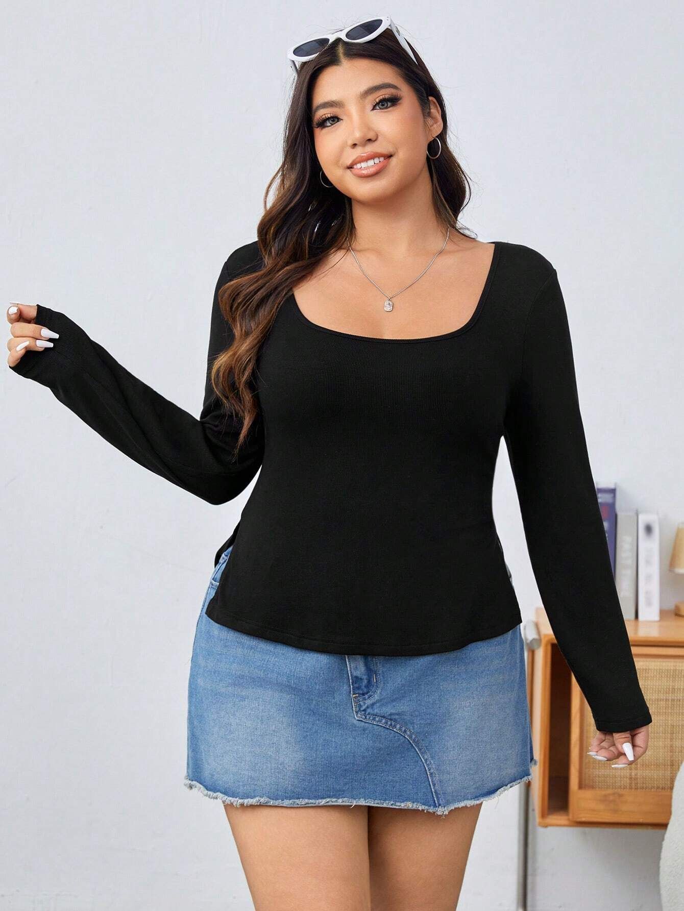 Autumn and Winter Black Knitted Long Sleeved Base Shirt with a Simple Commuting Style Square Neck Slim Fit and Slimming Top
