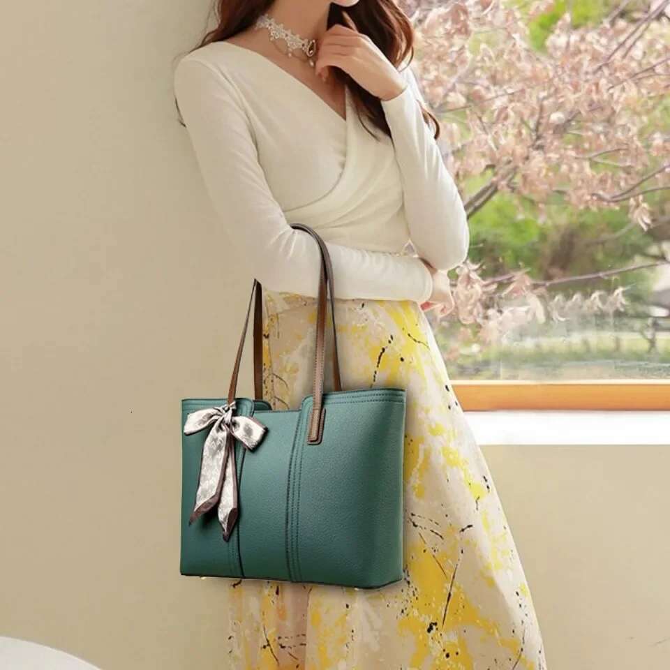 Women High Quality Leather Shoulder Bags Elegant Designer Ladies Handbag Purse Casual Tote Sac Commuting Shopping Bag
