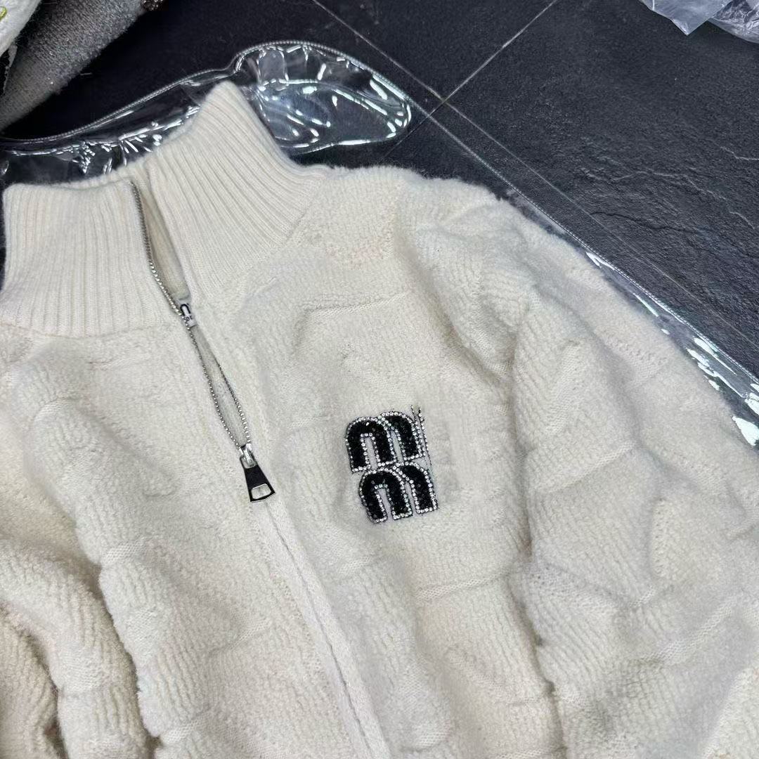 Designer Women's Jackets Luxury Coat 2025 Fashion Chest Pocket Alphabet Embroidery Printed Metal Buckle Knitted Long-sleeved Cardigan Jackets