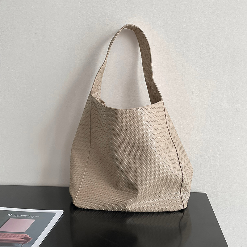 2025S designer Korean high-end woven armpit tote women spring large capacity commuting shoulder bag