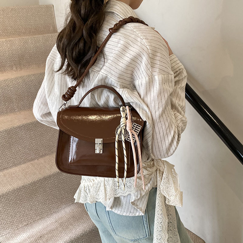 2025 Women's Lock Shoulder Cross Bag Free Shipping Designer Korean Edition Multi Functional Postman Handheld Small Square Bag Simple Leisure Comm