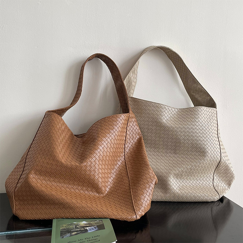 2025S designer Korean high-end woven armpit tote women spring large capacity commuting shoulder bag