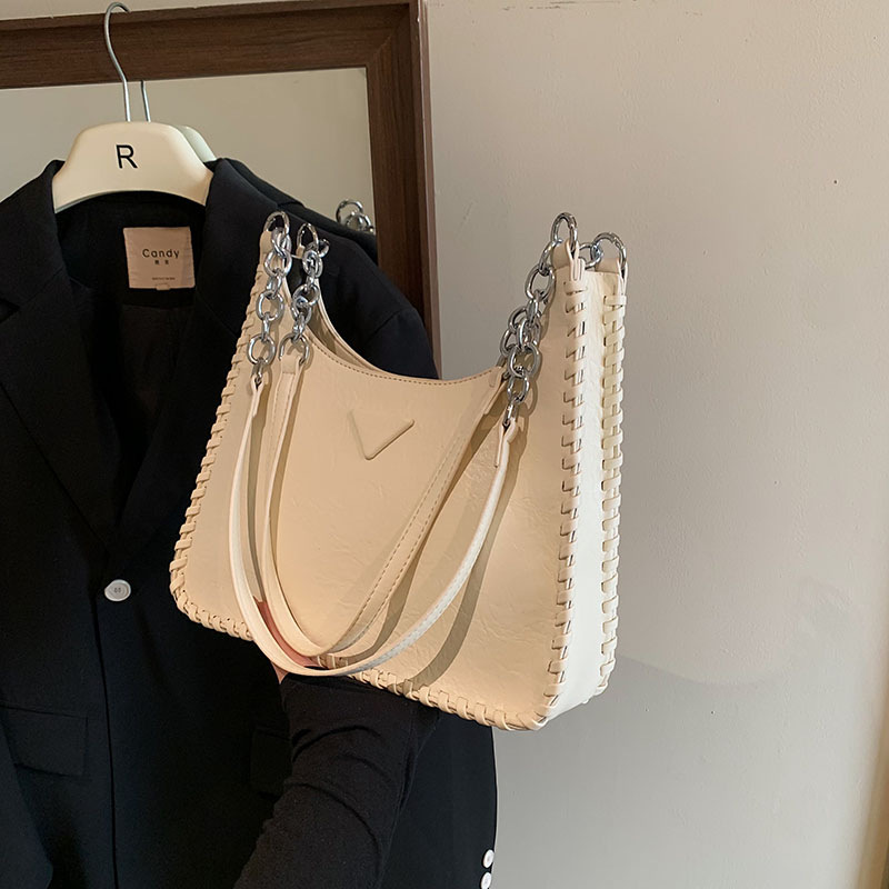 Female new style qualitative shoulder bag large capacity commuter bag this year popular bag bucket bag 2025