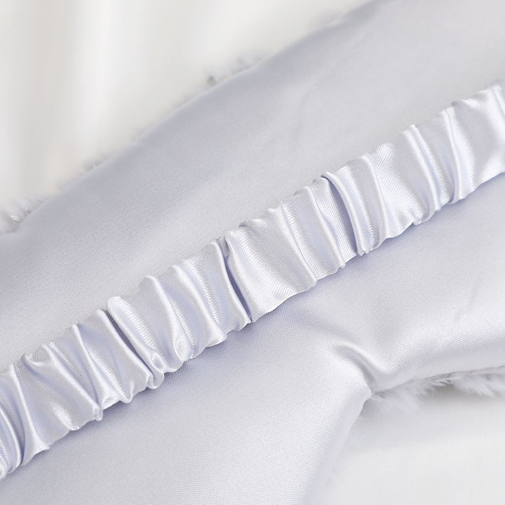 The new plush gold-embossed Christmas eye mask, a cute light-blocking sleep eye mask, is perfect for taking a nap with reindeer and starry sky