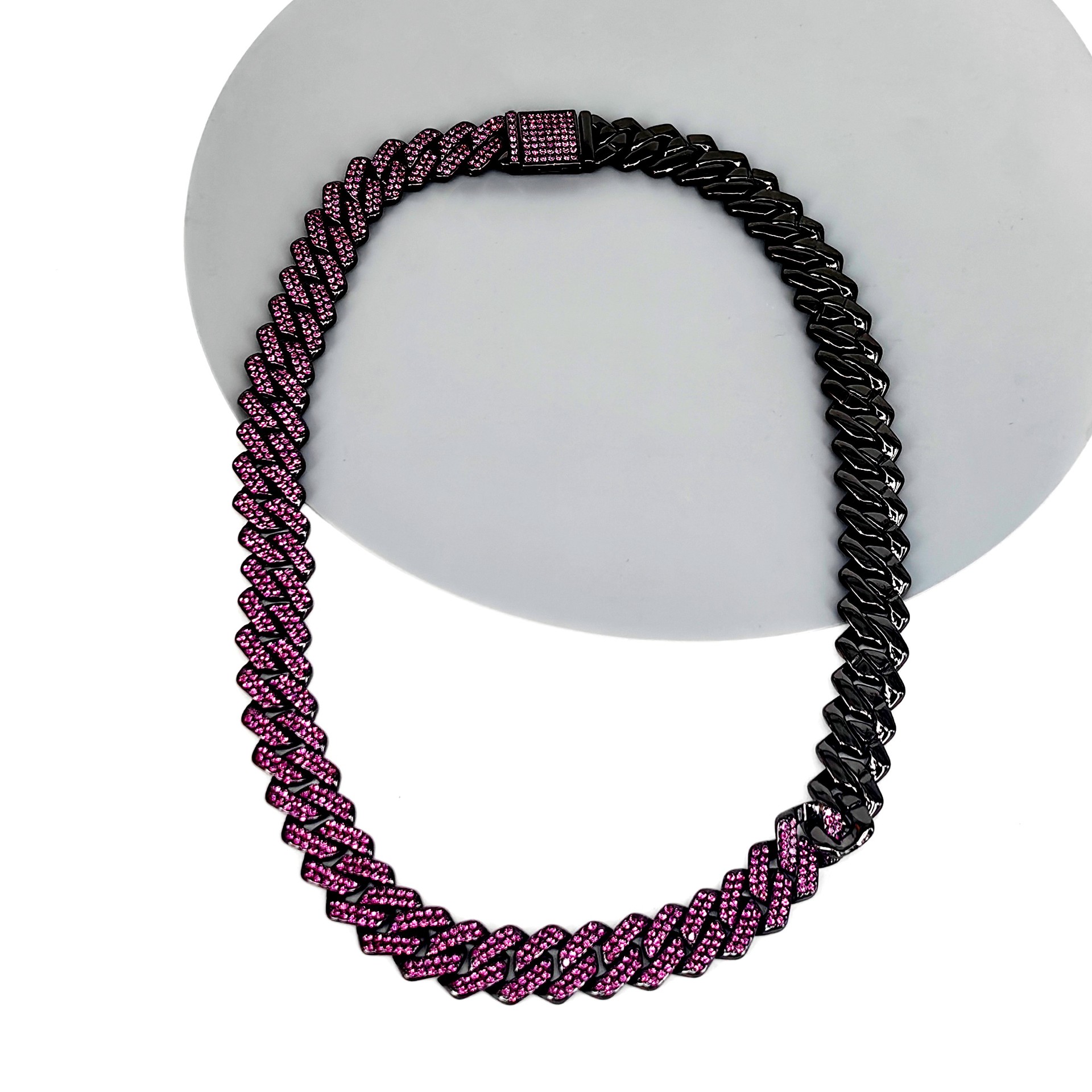 Elegant Multi-Diamond Accents Men's Designer Chain Accessory with Secure Locking Mechanism