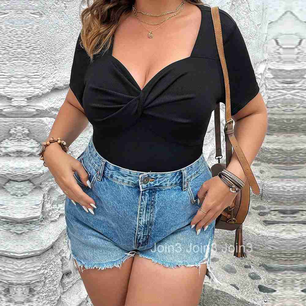 Large Size Womens Sexy V-neck Slim Fit and Slimming Temperament Commuting Short Sleeved Womens T-shirt White Top