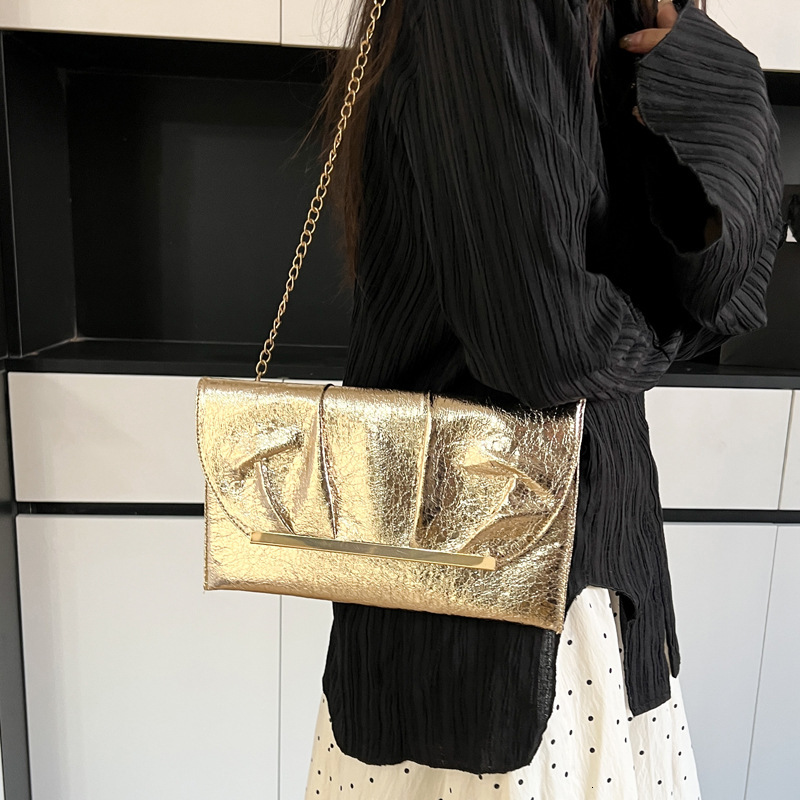 2025S designer with shiny folds large capacity new pleated wedding handbag shoulder diagonal cross banquet bag women envelope bag
