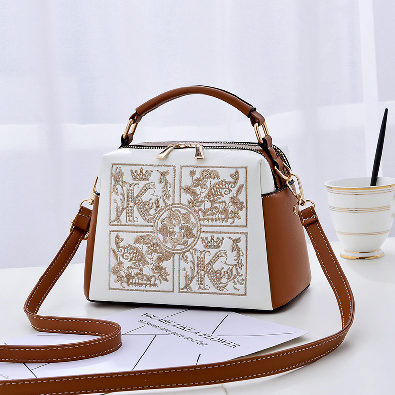 A new fashionable embroidered one-shoulder crossbody pillow bag for women carrying small bags in Boston 2025s hot