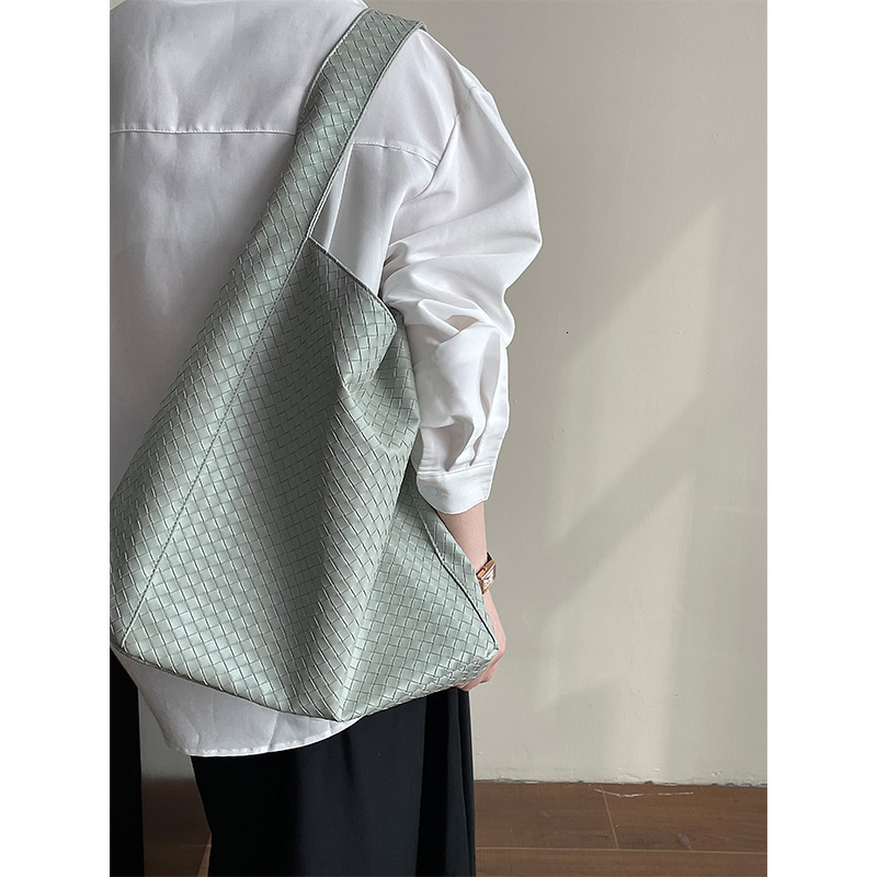 2025S designer Korean high-end woven armpit tote women spring large capacity commuting shoulder bag
