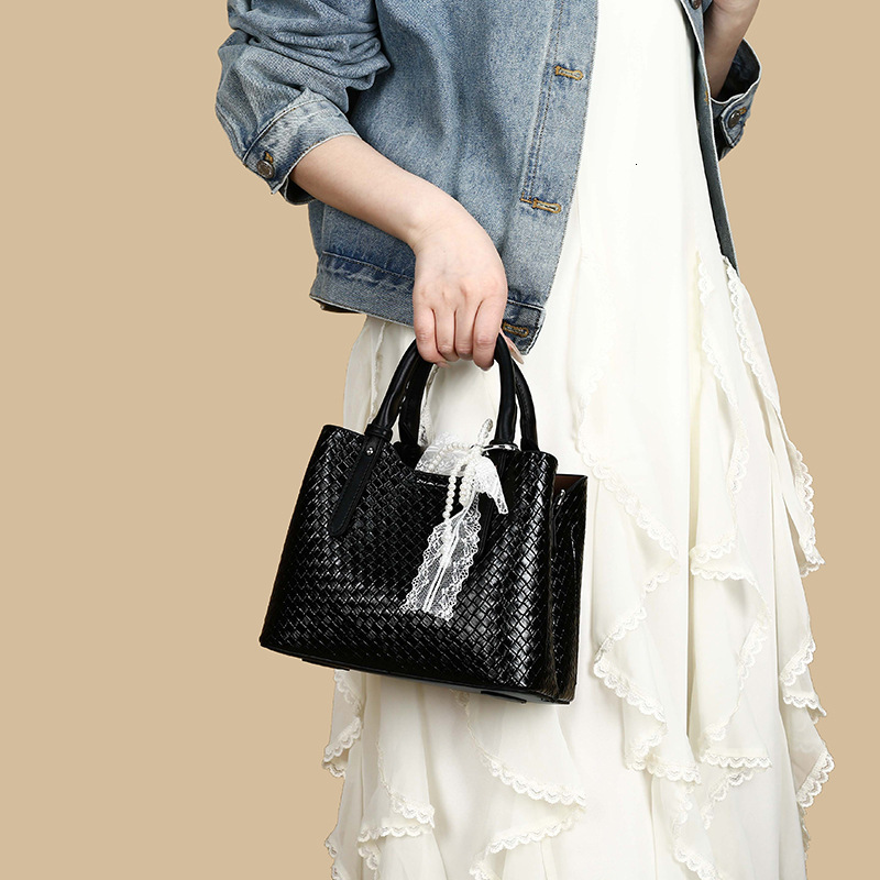 2025S designer new woven handbag shoulder stylish women crossbody bucket bag