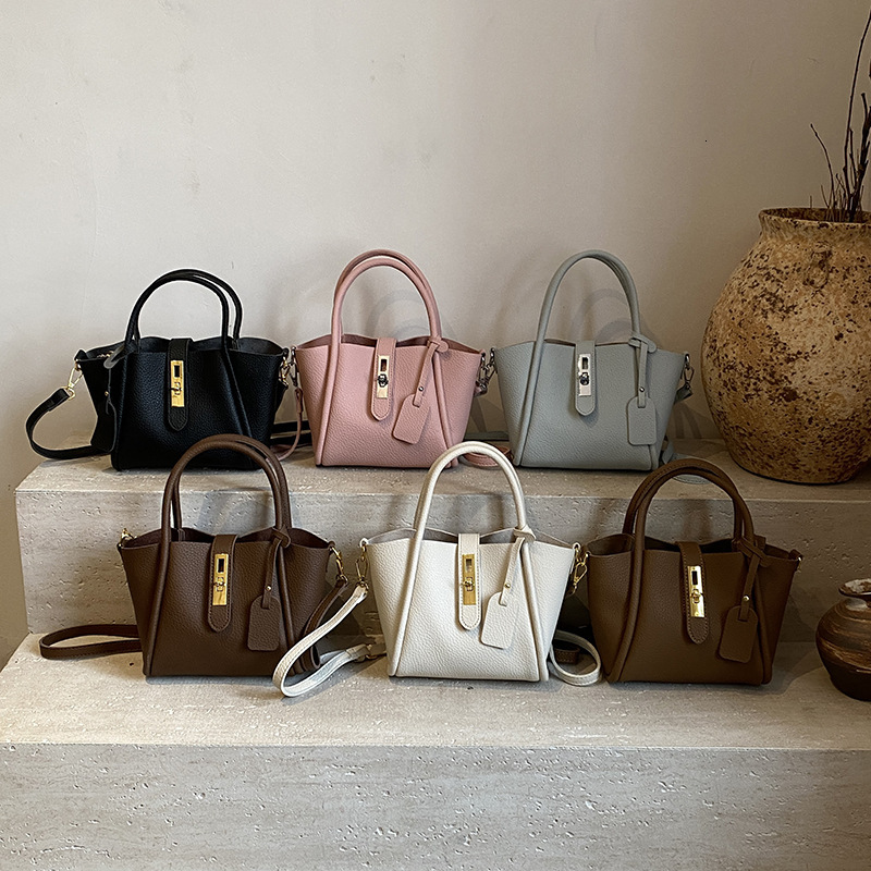 Luxury Brand High Quality New Style New women's with high-end texture, light luxury, fashion, niche trend, versatile, hand-held single shoulder b
