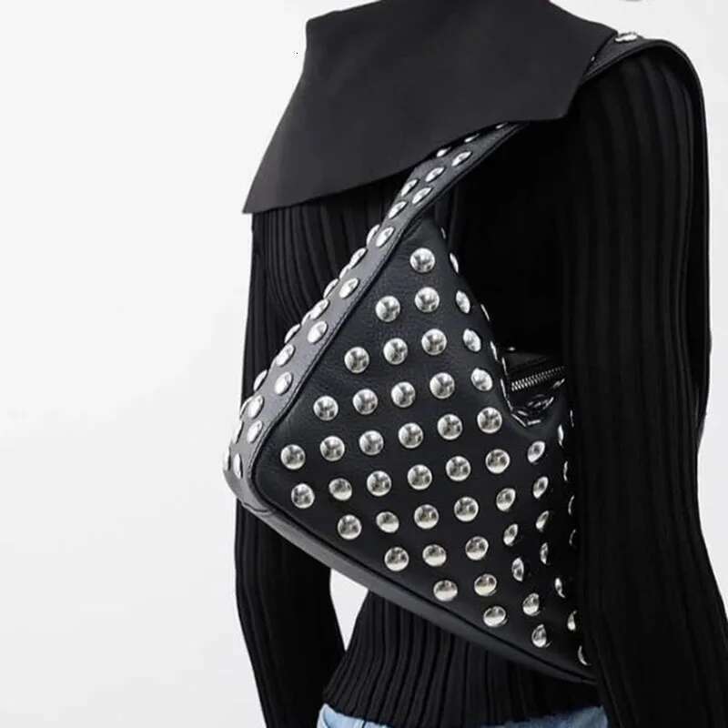 Fashion Rivet Women Shoulder Bags Punk Style Lady Handbags Pu Leather Pillow Shaped Female Trend Underarm Bag