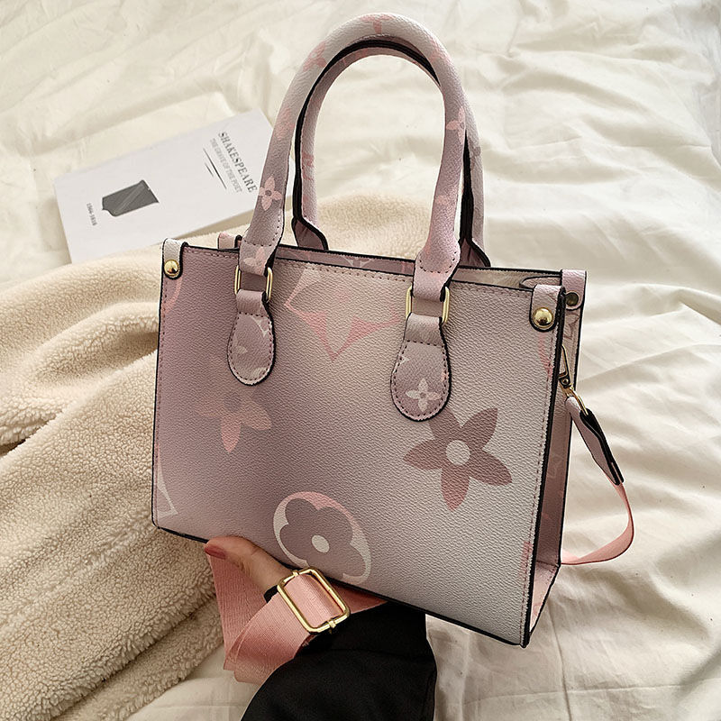 Free Shipping Designer Retro Print Commuter Bag - Women's Stylish Crossbody & Handheld Tote Trendy Textured Finish