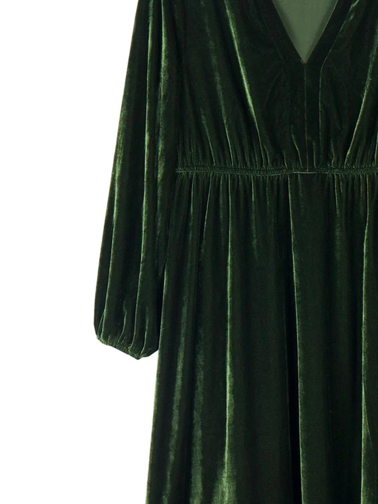 Plus size velvet Vneck Aline dress for womens waist elegant highend long sleeved solid color 250506