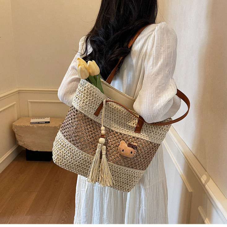 Designer Bag Women's Hollow Shoulder Strap Shoulder Bag Free Shipping New Fashion Woven Leisure Beach Bag Large Capacity Shopping Bag Vegetable B
