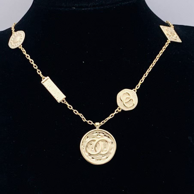 Fashion Copper Sweater Necklaces Designer Woman High Quality Crystal Rhinestone Heart Pendant Necklaces Party Gift