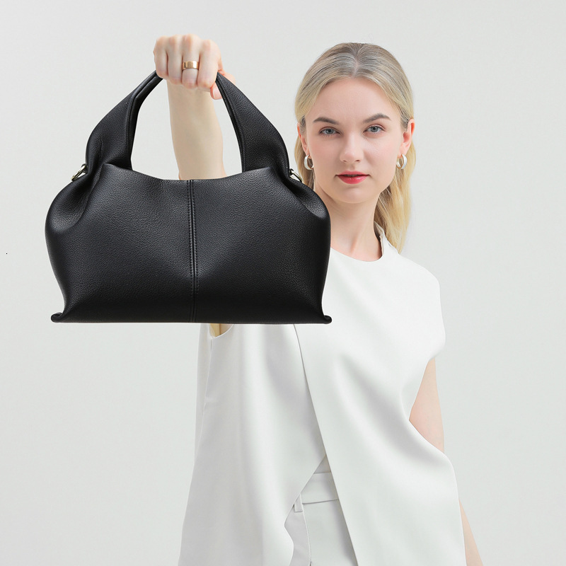 2025S designer niche cloud new versatile solid color dumpling fashion handbag shoulder women crossbody bag