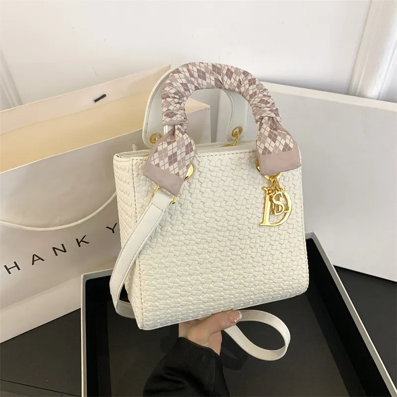 free shipping designer shoulder bags 2025 Spring New Fashionable Knitting Crossbody Artwork Bag for woman