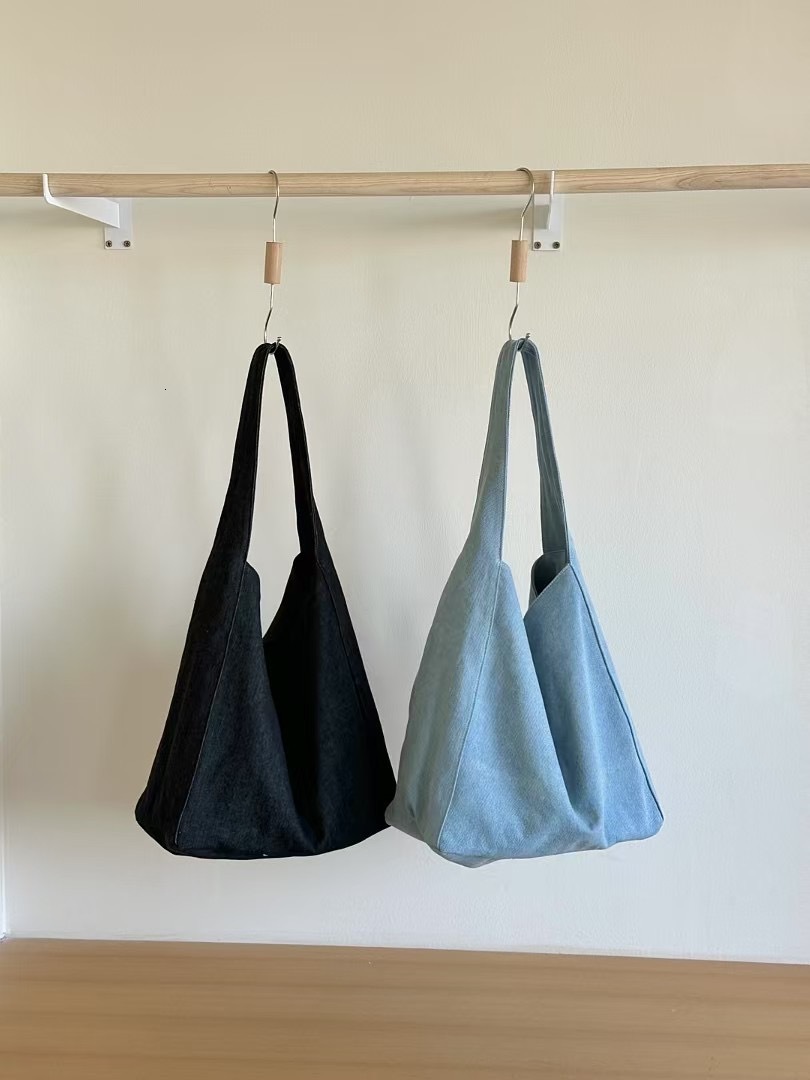 2025S designer new large capacity computer handbag for class shoulder tote simple and fashionable commuting women bag canvas bag