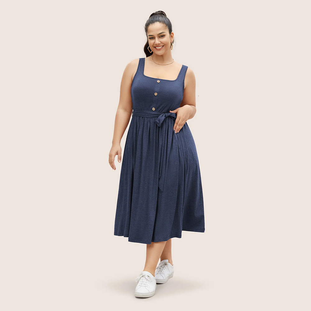 Plus Size Womens Elegant Style Square Neck Sleeveless Dress with Waist Cinching and A-line Long Skirt