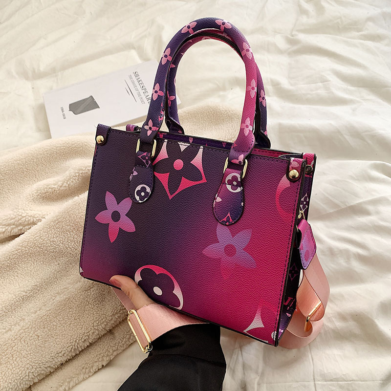 Free Shipping Designer Retro Print Commuter Bag - Women's Stylish Crossbody & Handheld Tote Trendy Textured Finish
