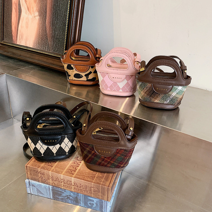 2025 Free Shipping Designer Women's Bag New Children's Mini Bucket Handbag Fashion Korean Version Comparison Diamond Grid Single Shoulder Cr