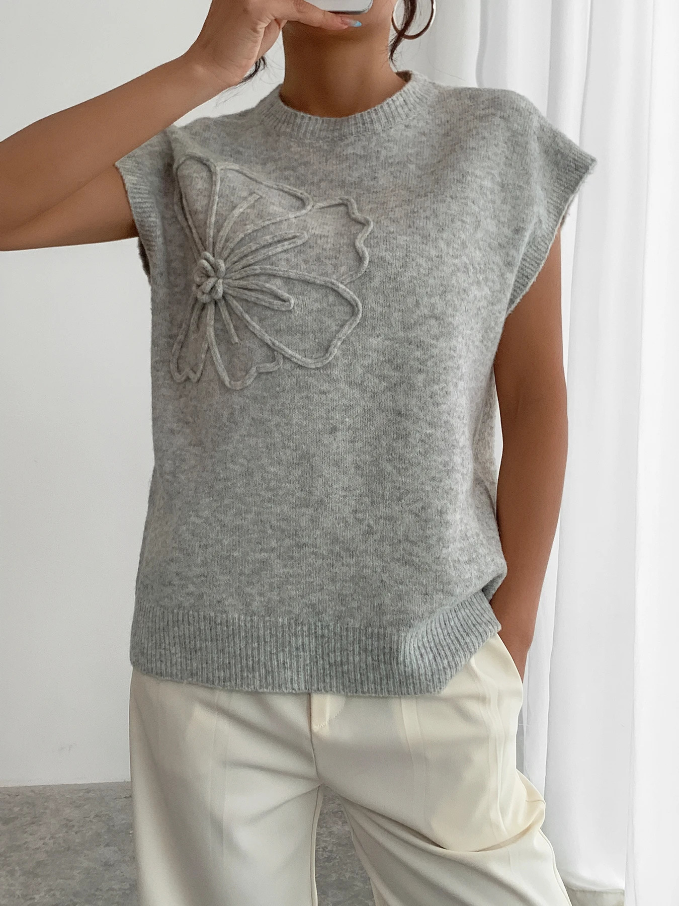 Elegant 3D floral pattern round neck knitted sweater set suitable for womens clothing 250506