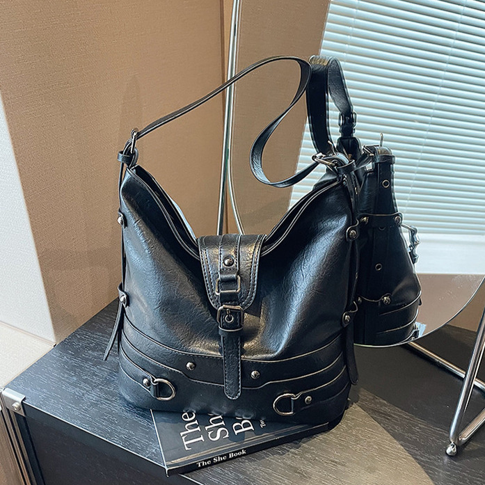 Leather Buckle Women's Handbag Designer Bag Multifunctional Fashion Korean Version Instagram Rivet Underarm Shoulder Bag Casual Large Capacity Sh