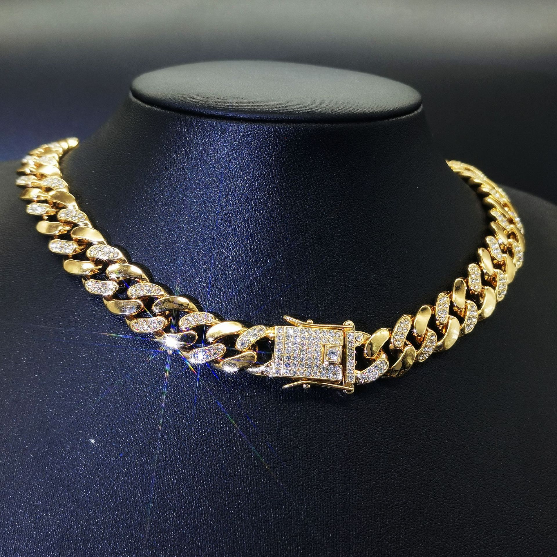 Hip Hop Cuban Link Chain Bracelet with Diamond Clasp, 12mm, for Men & Women - Fashionable Gold or Silver Necklace