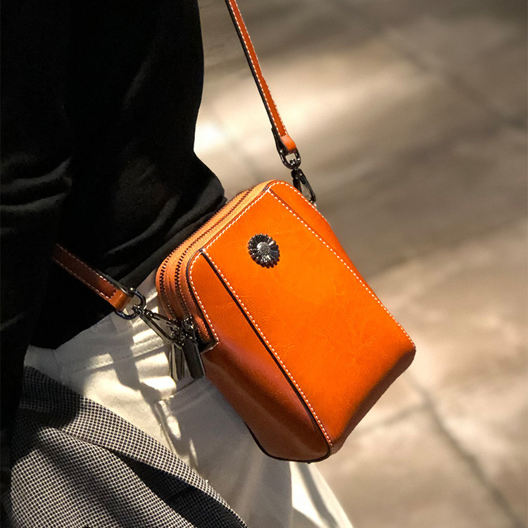 2025S designer cowhide small crossbody new popular versatile phone niche women high-end single shoulder bag trend
