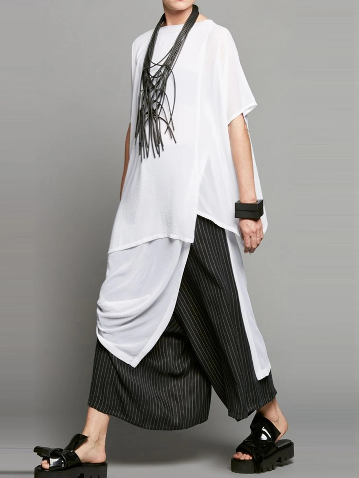 Women Plus Size Asymmetric Slit Hem Shirt Short Sleeve Casual Minimalist Summer Streetwear Round Neck Tops t shirts 250514