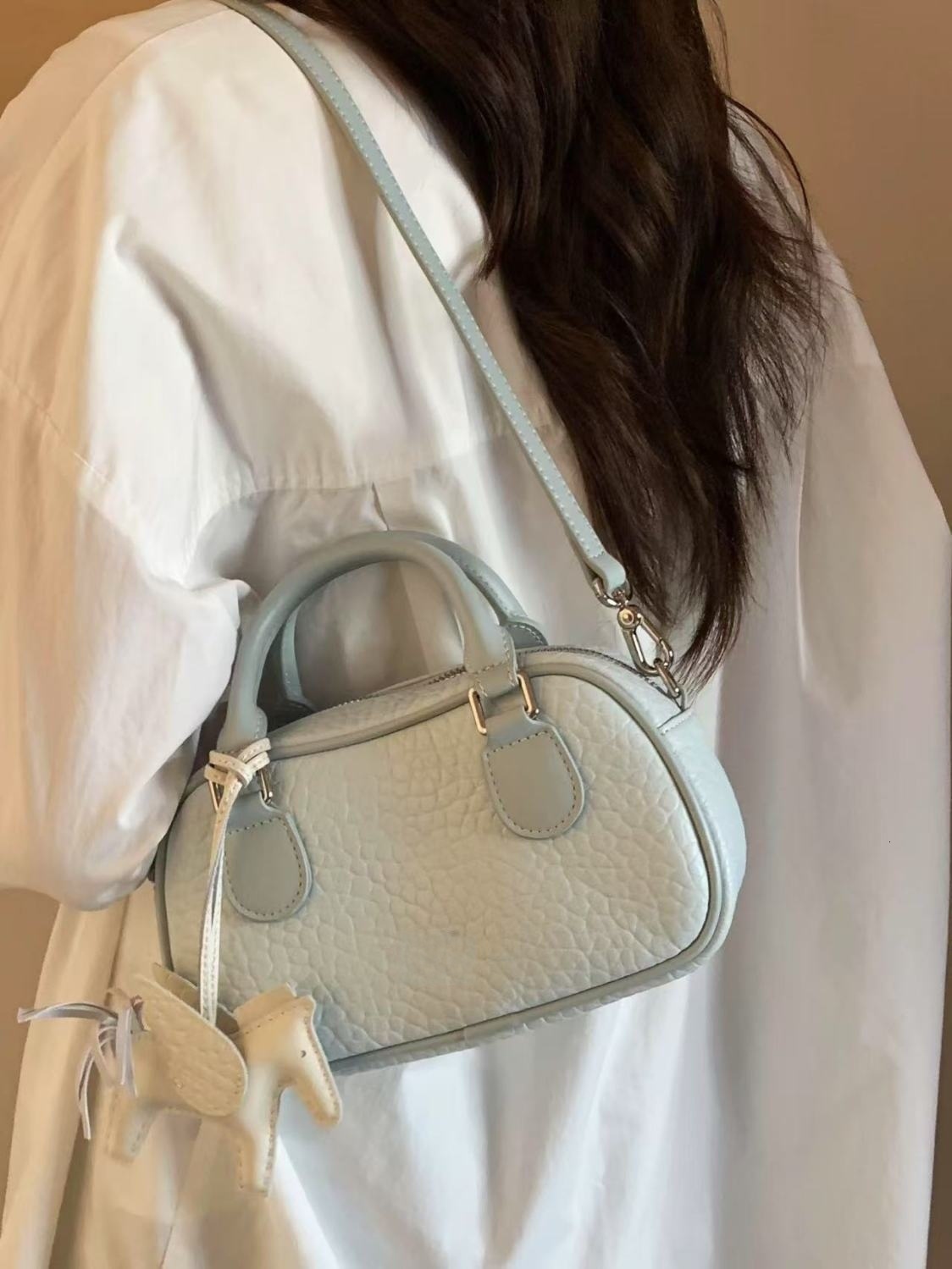 New Handheld Fashion Pillow Bag, Women's Designer Handbag, Lychee Pattern Handbag, Casual Fashion Solid Color Handbag, Trendy Single Shoulder Cro