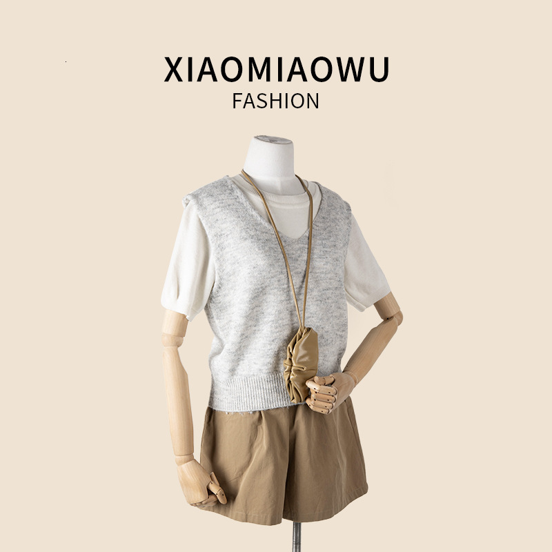 2025S designer new women oil wax leather hanging neck niche simple and melodious shoulder Korean commuting wrinkled mini dumpling bag