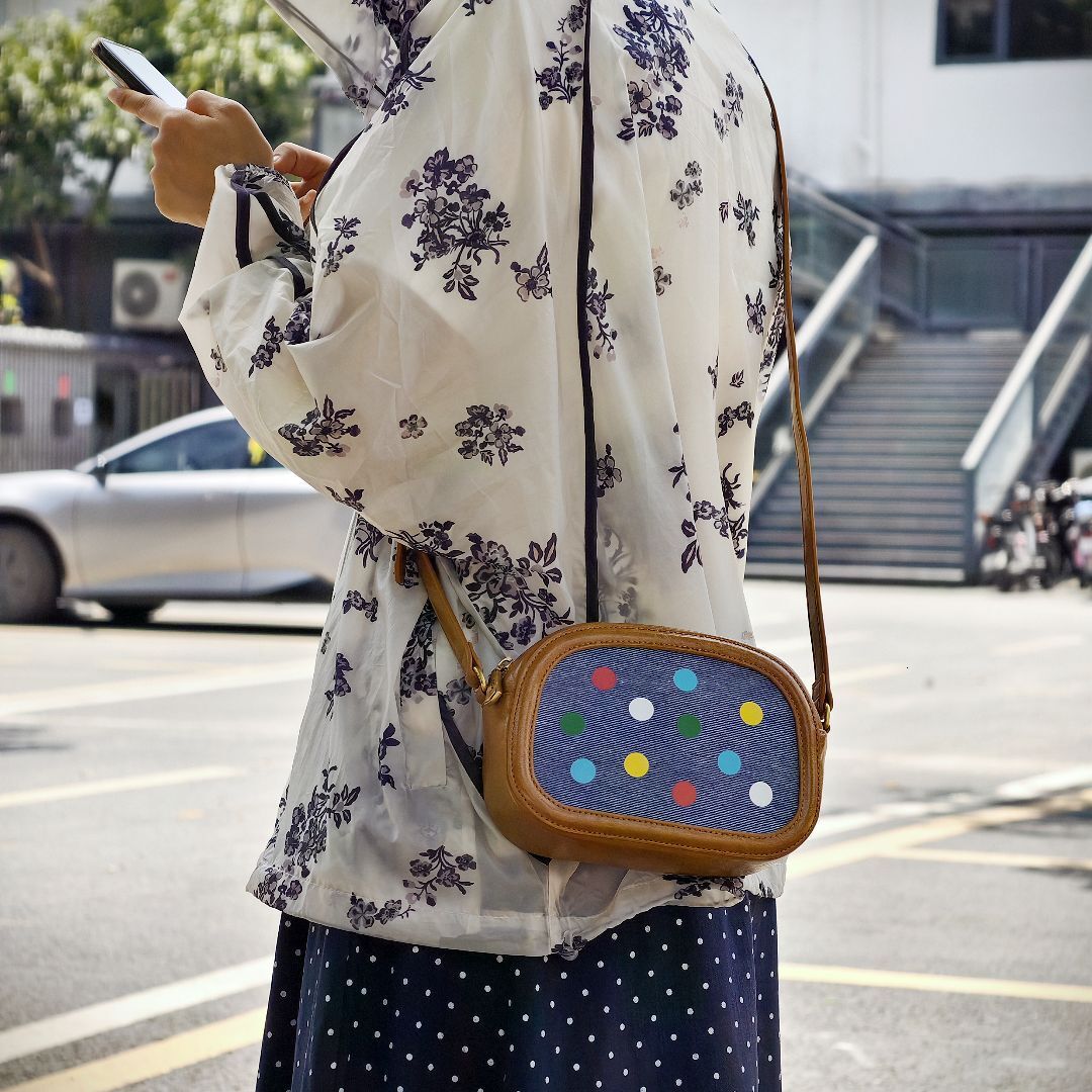 2025S Creative Cowboy Oil Crossbody Casual Versatile Spot Women Plant Tanning Fun Small Designer Shoulder Bag